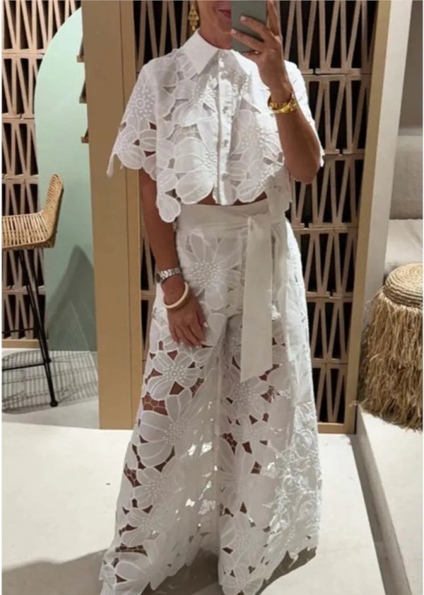 Conjunto Feminino de Renda Cropped e Calça